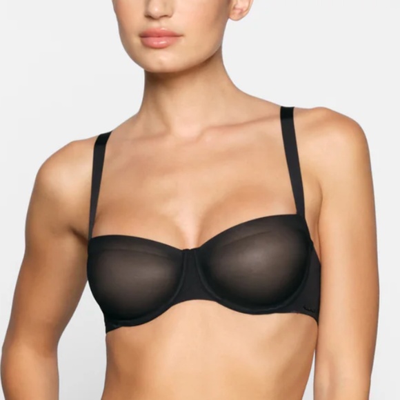 NWT SKIMS No Show Molded Unlined Balconette Onyx Size 36DD - Picture 1 of 6
